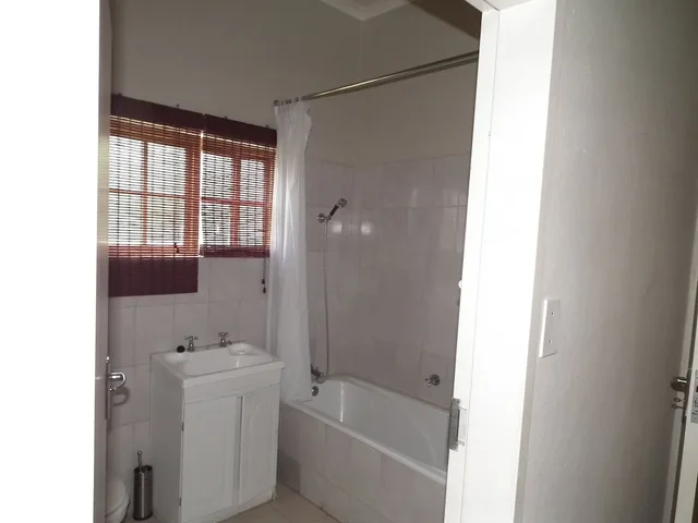 شقة أساسية بسرير كينج وسريرين منفصلين، Lanseria Country Estate 8/8