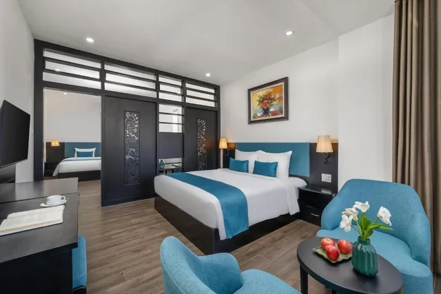 2 Bedrooms, Junior, Twin Beds, King Bed, Vian Hotel 3/7