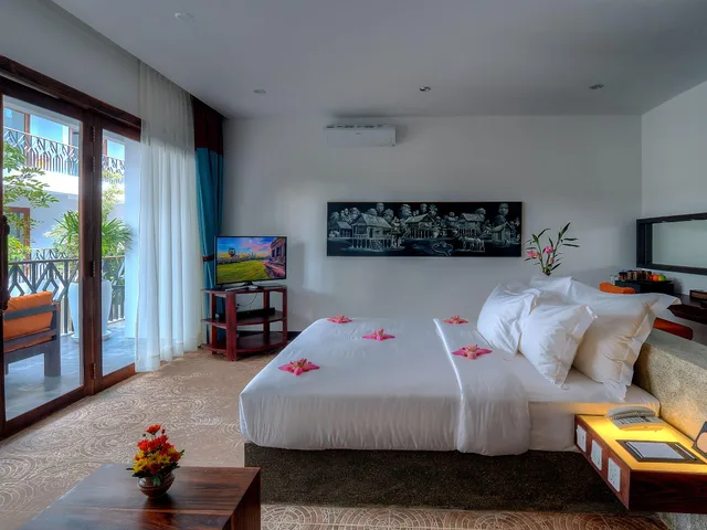 غرفة بريميير بسرير كينج بإطلالة على المسبح، GOLDEN TEMPLE RETREAT 1/3