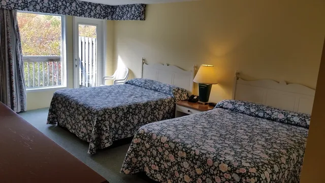 غرفة قياسية بسريرين كوين، Dundee Resort And Golf Club 4/8