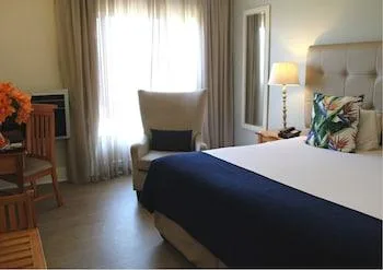 غرفة ديلوكس مفردة بسرير كوين، The Riverside Hotel 1/2