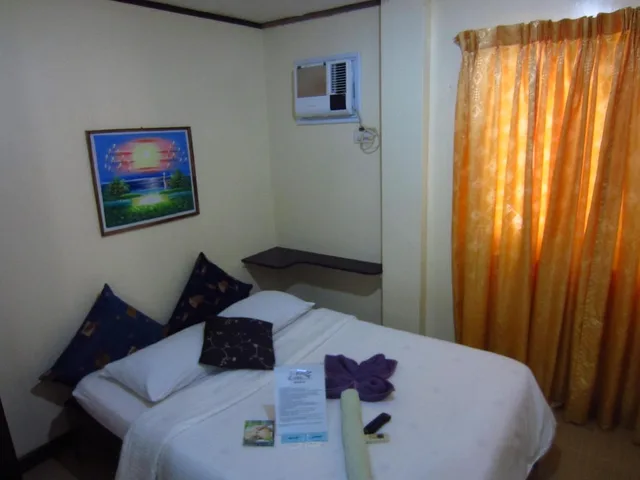 غرفة قياسية بسرير مزدوج، LA BELLA CASA DE BORACAY 1/2