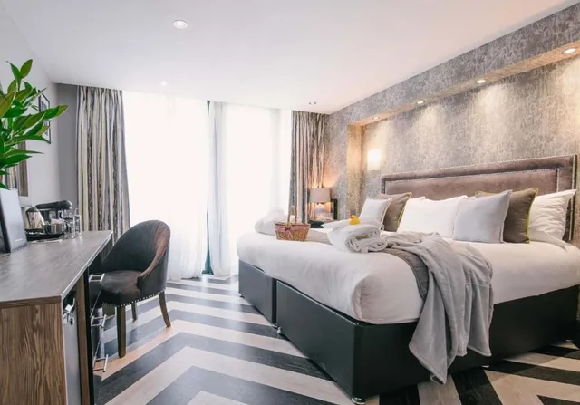 غرفة ديلوكس بسرير مزدوج بشرفة، The Grand Hotel Swansea 2/4