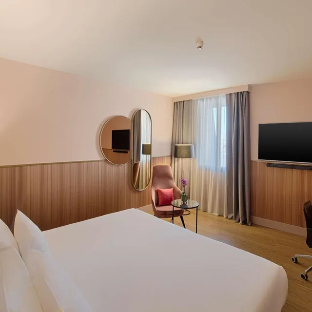 Premium, Double or Twin Bed, VIP Floor، NH Collection Milano Touring 1/9