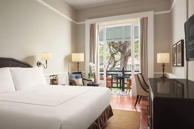 State, King Bed, Garden View, Raffles Hotel Le Royal 2/10