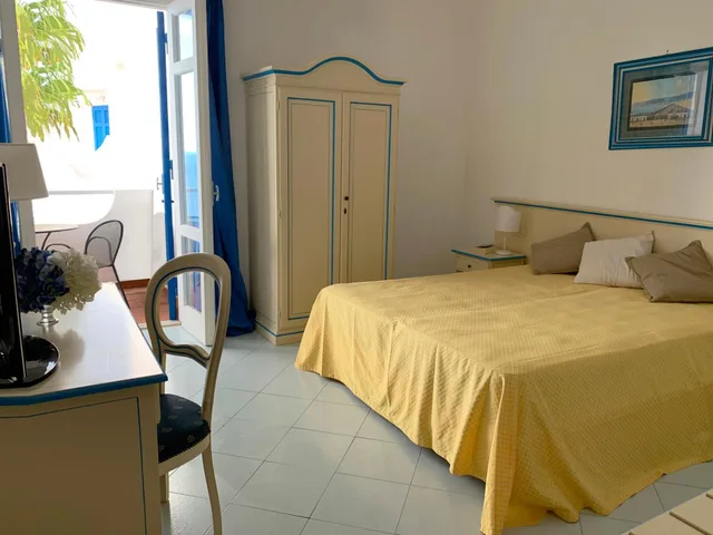 Deluxe, Double Bed, Lateral Side Sea View، Hotel Grazia Alla Scannella 3/3