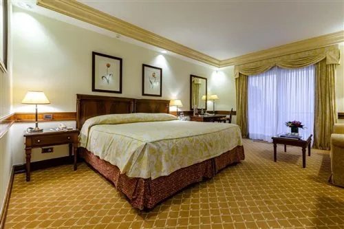 جناح جونيور، Olissippo Lapa Palace 2/2