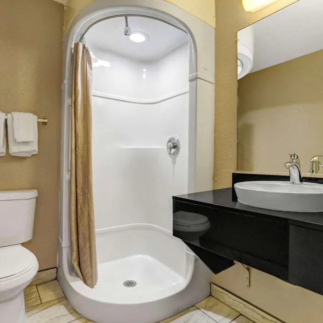غرفة رباعية للمدخنين، Rodeway Inn Red Bluff I-5 5/5