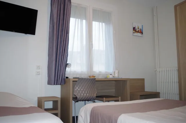 غرفة ثلاثية، Hotel the Originals Caen Le Savoy 4/7