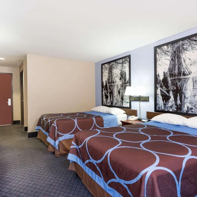غرفة بسريرين مزدوجين، Super 8 By Wyndham Indianola 1/5