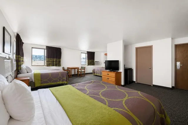 Studio, Suite, 3 Queen Beds, Fairbridge Inn And Suites 1/10