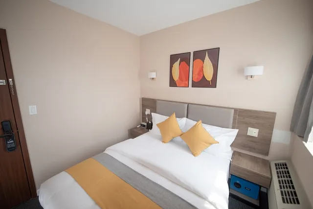 غرفة أساسية بسرير كوين، Flushing Garden Hotel 2/9