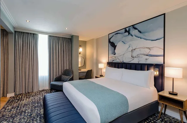 جناح جونيور بسرير كينج، Southern Sun Rosebank 3/10