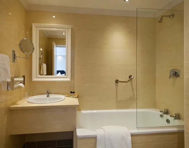 Room, Triple, The Bonnington Dublin Hotel 3/3