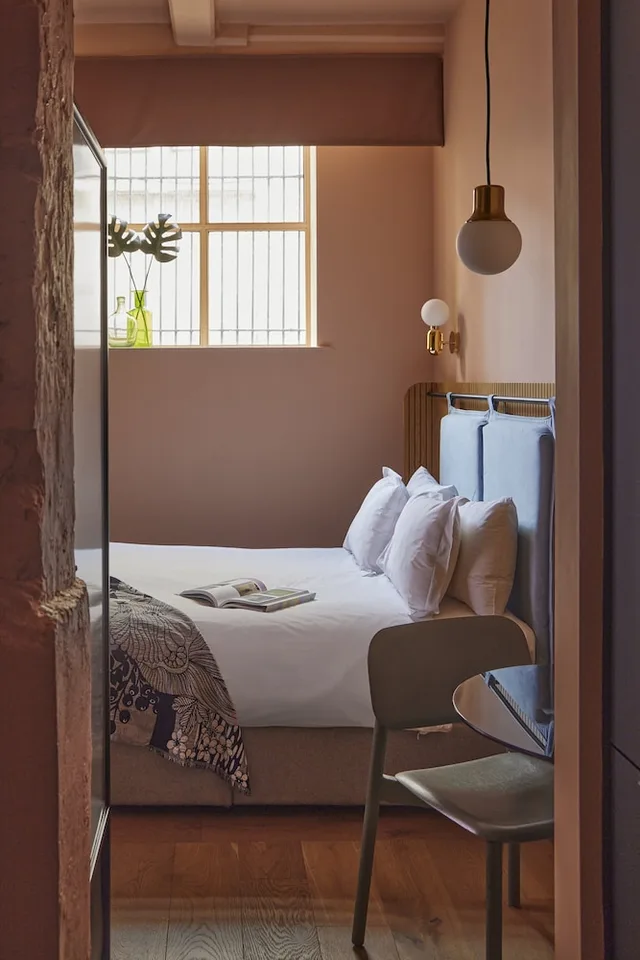 Inner, Studio, Queen Bed، Whitworth Locke 4/9