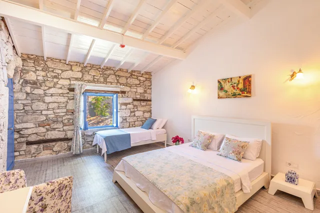 Design, Triple, 1 Queen and 1 Single Bed، Alacati Eski Ev Hotel 2/10