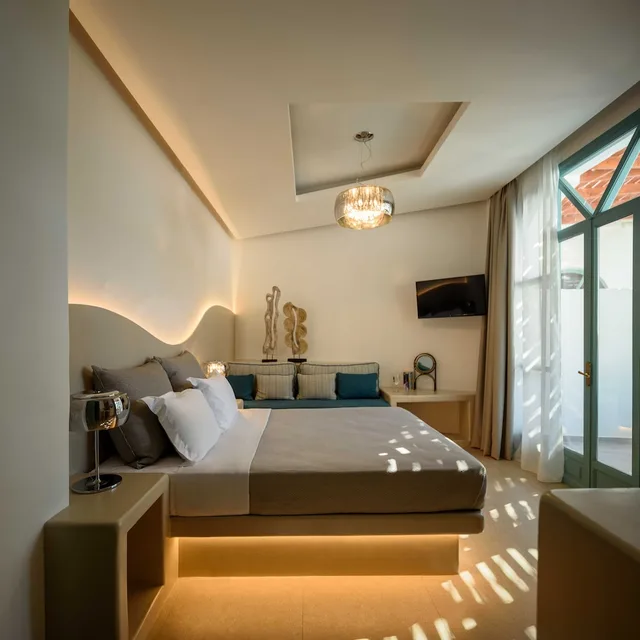 غرفة سوبيريور بسرير كوين مع أريكة بحوض جاكوزي، Hotel Armonia 3/5