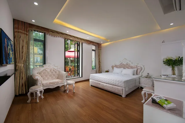 Suite, King Bed, with View, Kingly Hotel 1/1