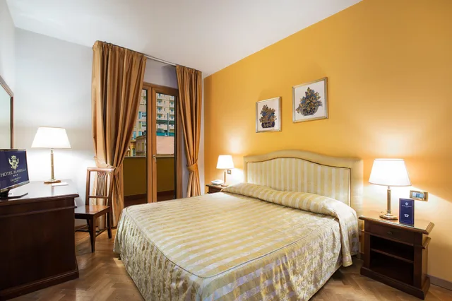 غرفة بسرير مزدوج أو سريرين منفصلين بشرفة، Hotel Isabella 1/2