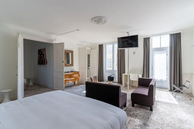 Suite, 1 Double and 3 Single Beds، Urban Style Francois 1er 3/10