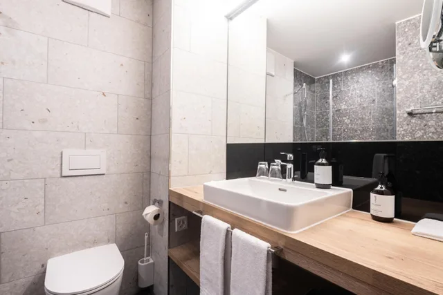 غرفة متصلة عائلية بشرفة بغرفتين، Hotel Krone Churwalden 3 Sterne Superior 3/5
