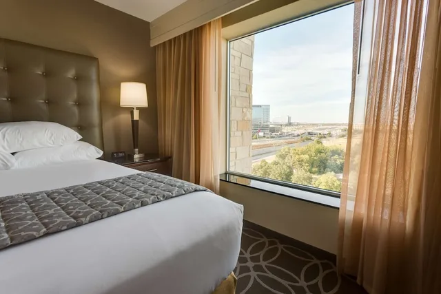 غرفة بسريرين كوين في طابق مرتفع لذوي الإعاقة، Drury Inn & Suites Dallas Frisco 2/3