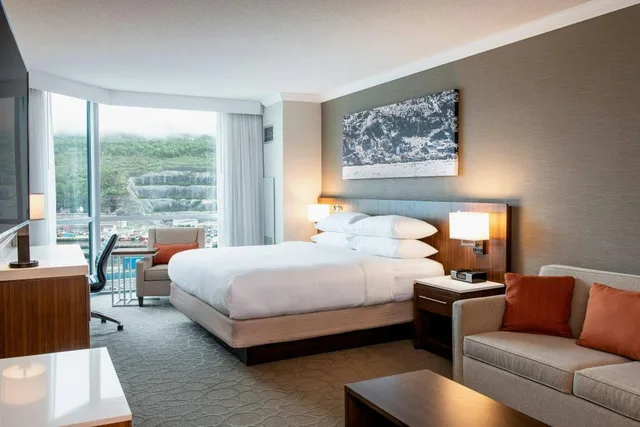 Leisure, Suite, King Bed, Sofa، Delta Hotels By Marriott St. John's Conference Centre 1/3