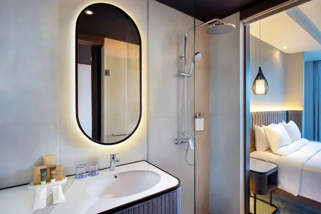 Superior, King Bed, Novotel Yogyakarta International Airport Kulon Progo 2/2