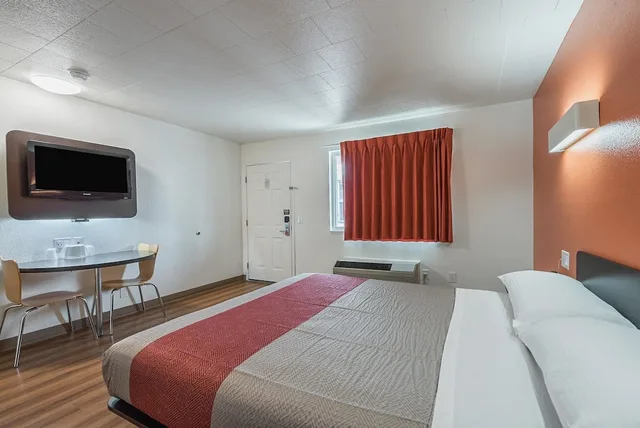 غرفة قياسية بسرير كوين، Motel6 Fallon, NV 2/10