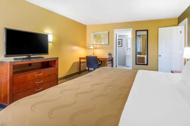 Upgrade, Suite, King Bed، Quality Inn Old Saybrook - Westbrook 3/5