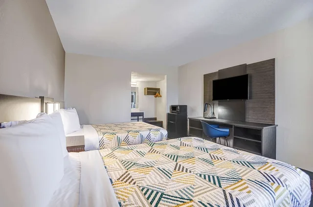 Deluxe, 2 Double Beds, Motel6 Amarillo, TX - Airport 4/9