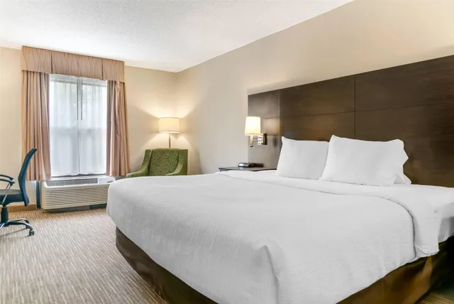 غرفة بسرير كينج، Quality Inn & Suites Monroe 2/4