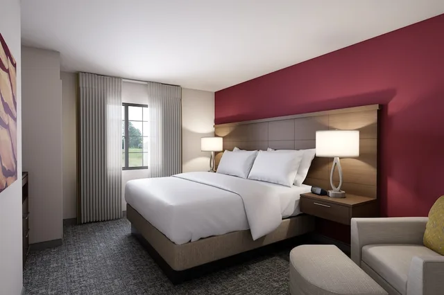 جناح بسرير كوين بغرفة نوم واحدة بمطبخ، Staybridge Suites Phoenix Biltmore Area 1/5
