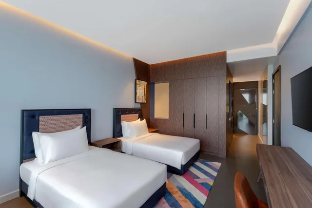 غرفة قياسية بسريرين منفصلين، Hyatt Centric Jumeirah Dubai 1/1