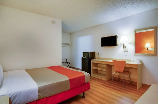 غرفة قياسية بسرير كوين، Motel6 Tacoma, WA - Fife 1/7