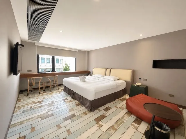 غرفة ديلوكس بسرير كينج، 3 Door Hotel 3/10