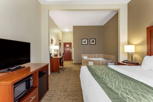 غرفة بسرير كينج، Comfort Inn & Suites Cave City 1/3
