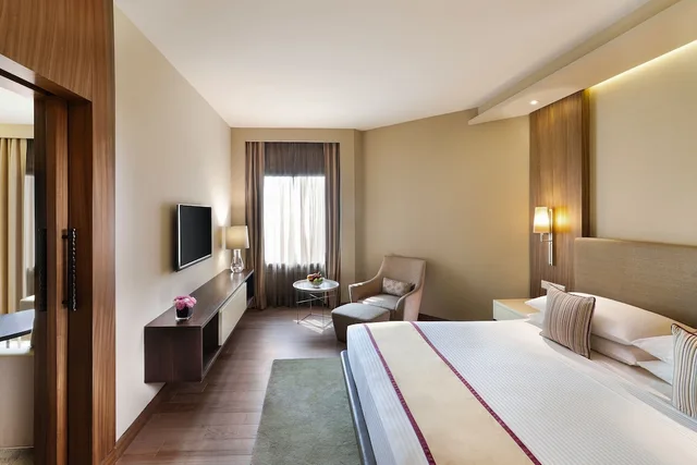 Regency, Suite, King Bed, Hyatt Regency Delhi 2/5