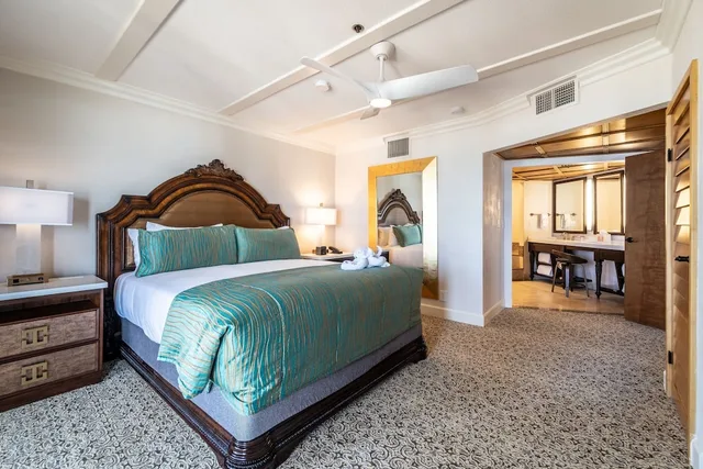 Grand, Pacific, Suite, King Bed, Pacific Terrace Hotel 1/10