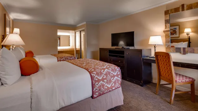Room, 2 Queen Beds, Red Rock View, Balcony, Annex، Best Western Plus Arroyo Roble Hotel & Creekside Villas 5/10