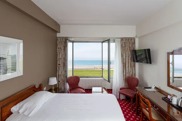 غرفة بسريرين منفصلين بإطلالة على البحر، Hotel Aguado 3/10