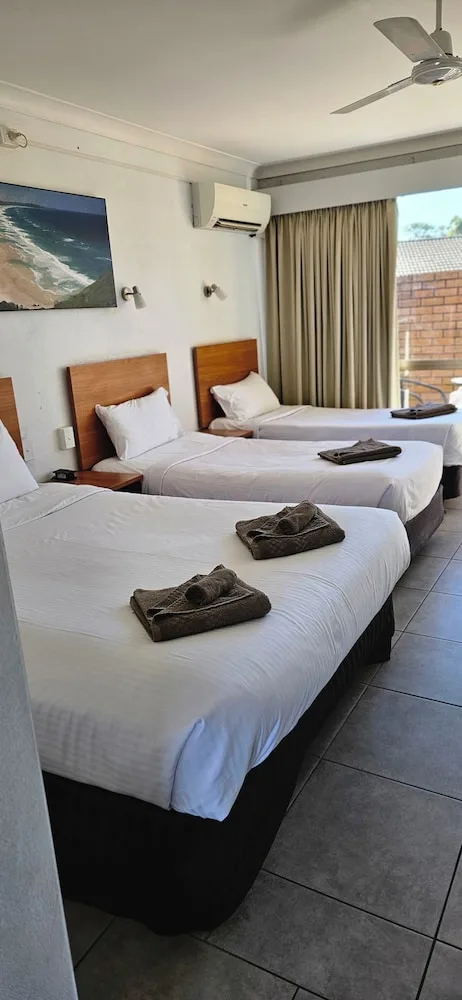 Family, Quadruple, Queen and Twin Beds, Accessible, Port O Call Motel 3/5