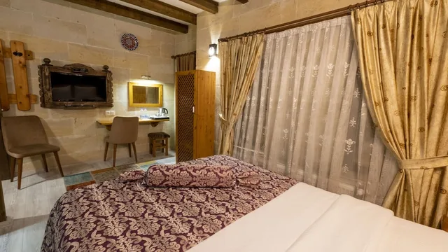 غرفة قياسية، In Stone House 6/10