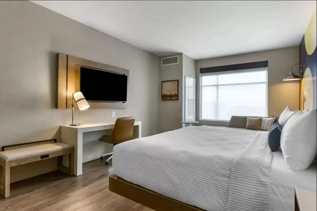 Upgrade, Suite, King Bed، Cambria Hotel Austin Airport 5/7