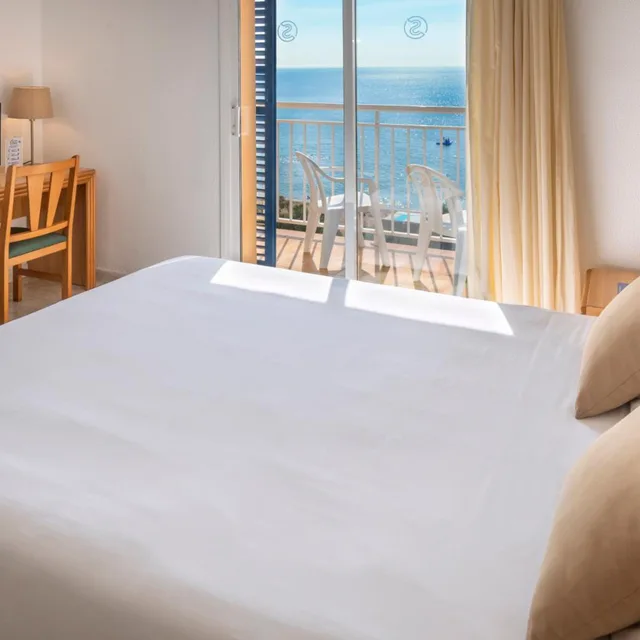 غرفة بسرير مزدوج بإطلالة على البحر، Sorrabona Hotel 4/8