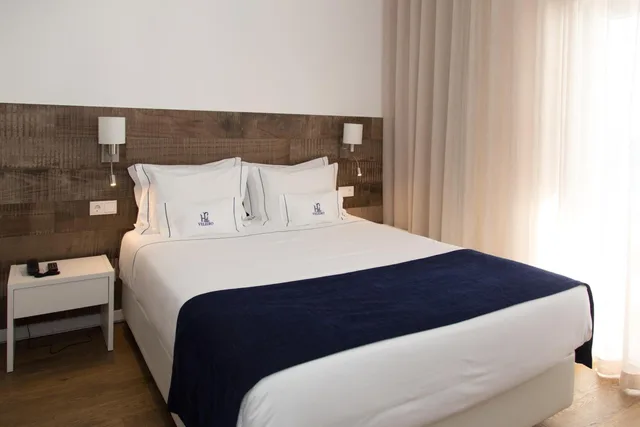 غرفة بسرير مزدوج بإطلالة على البحر بشرفة، Veleiro Hotel 3/6