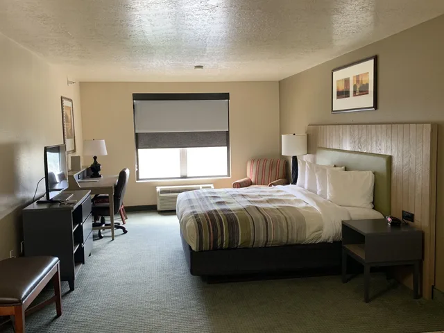 غرفة بسرير كينج لذوي الإعاقة، Country Inn & Suites by Radisson, West Valley City, UT 8/10