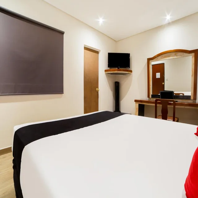 Superior, Hotel Monarca 3/10