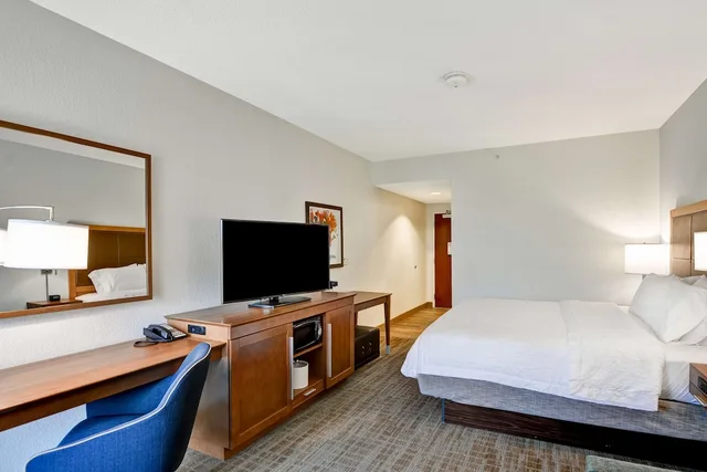 جناح بسرير كينج مع أريكة، Hampton Inn Palm Beach Gardens 2/4