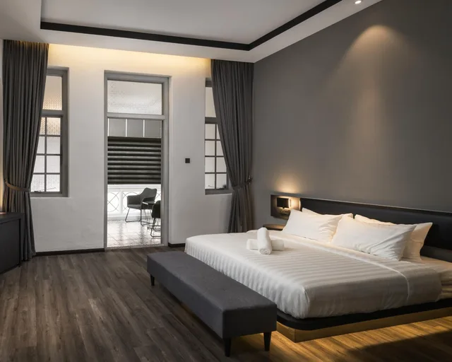 Premium, Suite, King Bed, Bathtub, Modern Hotel Georgetown 2/8